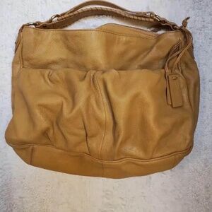 Victoire leather bag